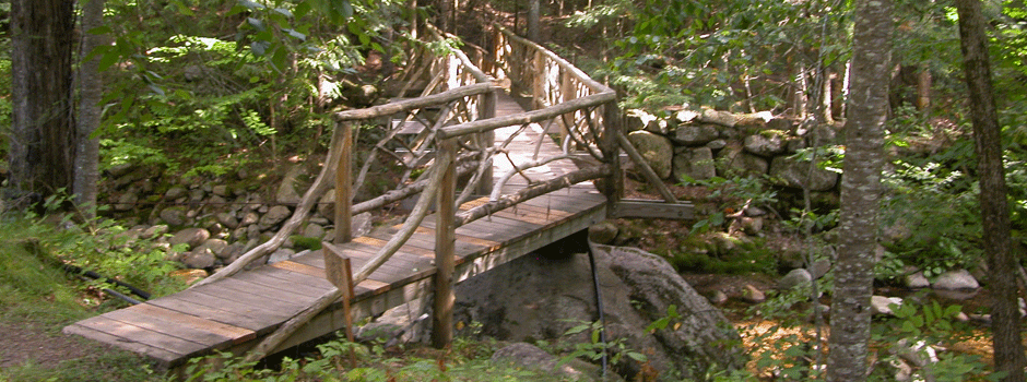 The bridge crosses Putnam Brook.